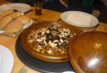 Le Tajine : bien plus qu’un simple ustensile de cuisine, un héritage vieux de 3000 ans Tajine aux pruneaux