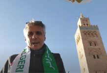 Rachid Nekkaz à Marrakech devant la Mosquée Koutoubia