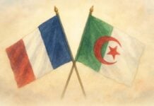 Drapeaux français et algérien qui se croisent