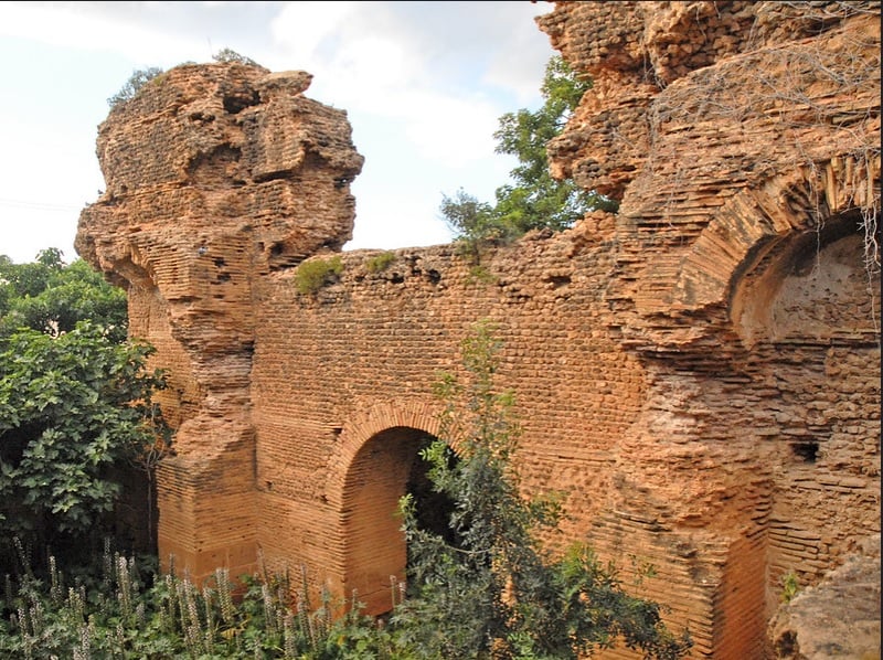 Les ruines des grandes thermes de Tipaza