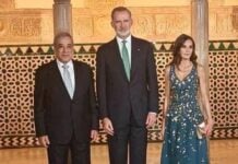 Le Premier ministre algérien Nadir Larbaoui est reçu par le roi d'Espagne Philippe VI