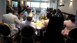 Les participants en plein travail-