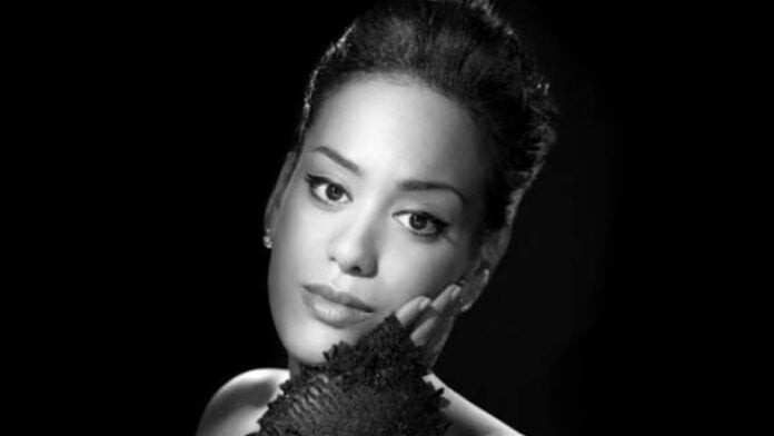 Amel Bent Amel Bent photographiée par Studio Harcourt Paris Amel Bent Amel Bent photographiée par Studio Harcourt Paris