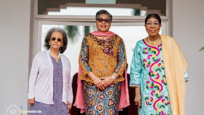 Judith Suminwa entourée de Sahle-Work Zewde et Catherine Samba-Panza Judith Suminwa entourée de Sahle-Work Zewde et Catherine Samba-Panza