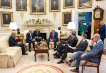 Le Président mauritanien discutant avec Donald Trump, ce mercredi 9 juillet 2025
