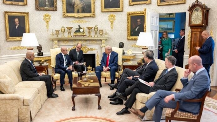 Le Président mauritanien discutant avec Donald Trump, ce mercredi 9 juillet 2025 Le Président mauritanien discutant avec Donald Trump, ce mercredi 9 juillet 2025