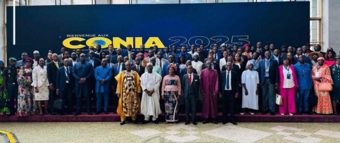La photo de famille a la fin des concertations