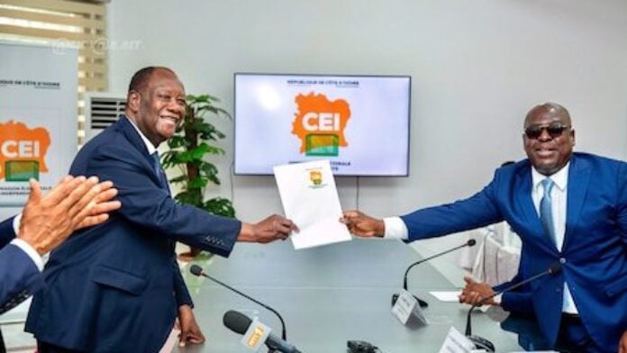 Alassane Ouattara dépose sa 4eme candidature à la CEI Alassane Ouattara dépose sa 4eme candidature à la CEI