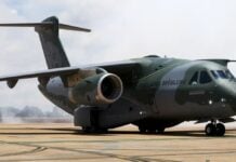 Un avion Embraer