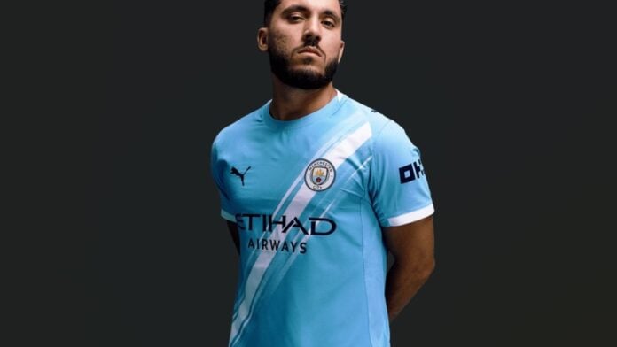Ryan Cherki sous le maillot de Manchester City Ryan Cherki sous le maillot de Manchester City