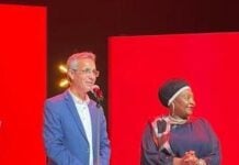 Le Ministre de la Culture et des Arts algérien Zoheir Balalou lors de l'attribution du Copyright Friendly Label à Afreximbank lors de l'IATF 2025 à Alger