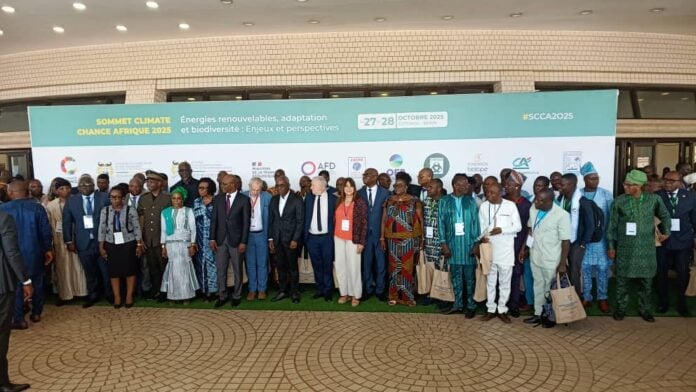 Bénin : tapis rouge pour le 6e sommet Climate Chance Afrique à Cotonou La photo de famille prise par les autorités et certains participants