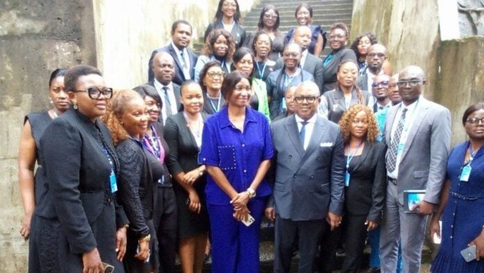 Les avocats autour de l’ancien bâtonnier Me Monthé Patrice