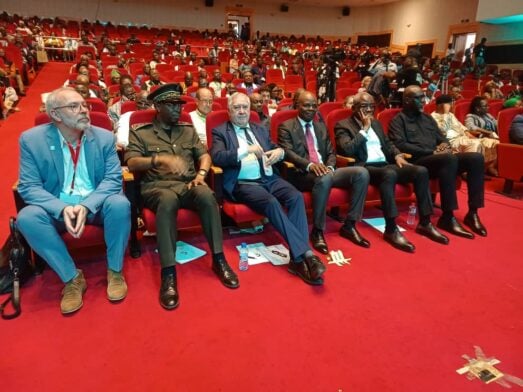 Ronan Dantec entouré par le préfet du Littoral (à sa droite) et par le ministre de la Décentralisation (à sa gauche)