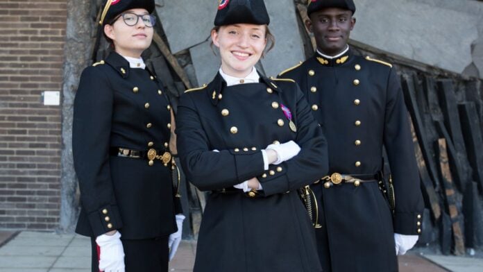 Trois élèves de l'école Polytechnique Trois élèves de l'école Polytechnique
