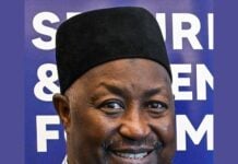 Vague de kidnappings : le ministre nigérian de la Défense démissionne Mohammed Badaru Abubakar