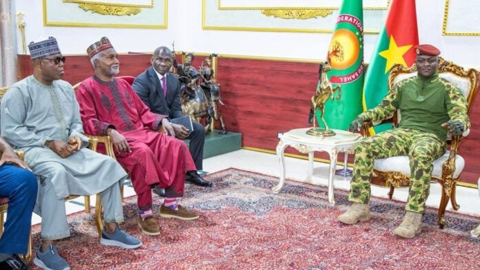 Le ministre nigérian des Affaires étrangères reçu par le Président du Faso Le ministre nigérian des Affaires étrangères reçu par le Président du Faso