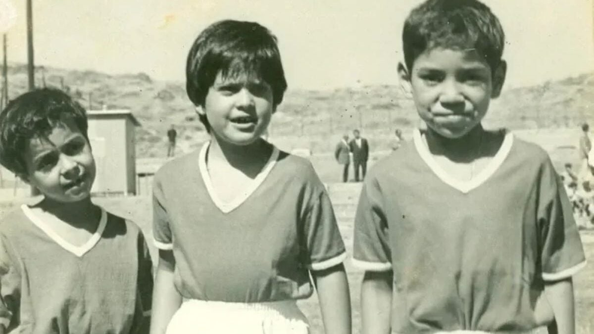 Absent lors de Maroc / Comores, Mohammed VI apparaît sur une autre pelouse… en godasses !