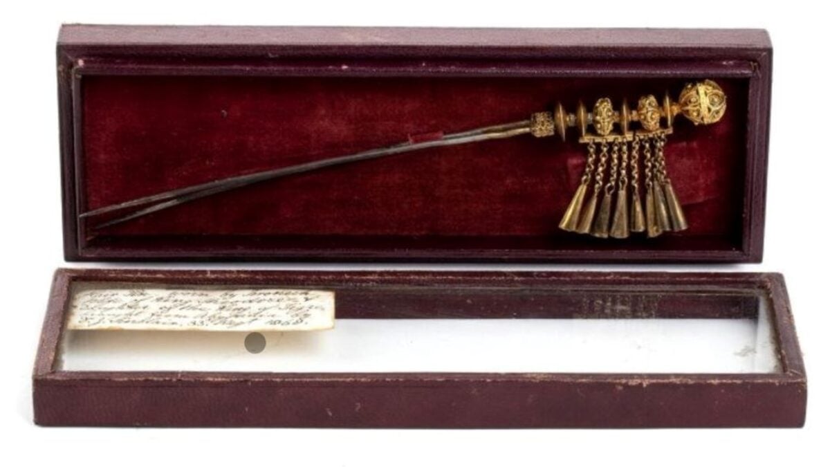 Le retour d’un joyau impérial : l’épingle à cheveux de l’impératrice Tirunesh retrouve l’Éthiopie après 157 ans d’exil