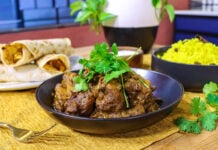 Le poulet Cape Malay, trésor épicé de l’arc-en-ciel sud-africain Poulet Cap Malay