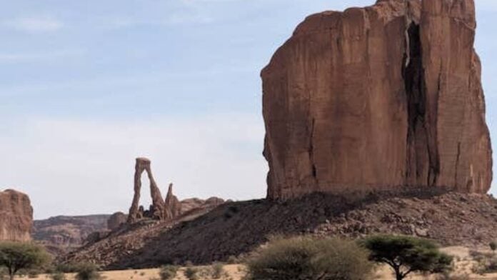 Le massif de l'Ennedi dans le Sahara tchadien (photo Afrik.com) Le massif de l'Ennedi dans le Sahara tchadien (photo Afrik.com)