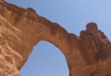 Tourisme : à Alger, le Tchad invité d’honneur d’un SITEV très politique Le mythique Arche de Djula (Massif de l'Ennedi, Sahara tchadien) photo Afrik.com