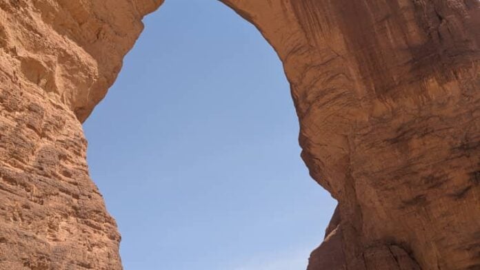 Tourisme : à Alger, le Tchad invité d’honneur d’un SITEV très politique Le mythique Arche de Djula (Massif de l'Ennedi, Sahara tchadien) photo Afrik.com