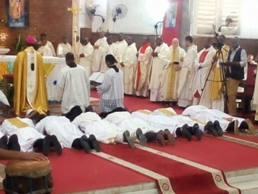 prière sur les nouveaux prêtres