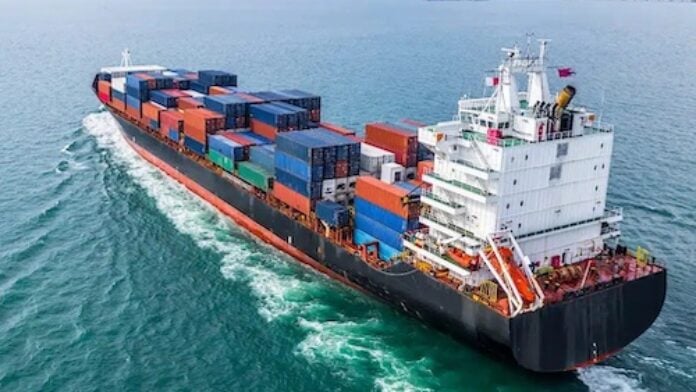 cargo traversant la mer cargo traversant la mer