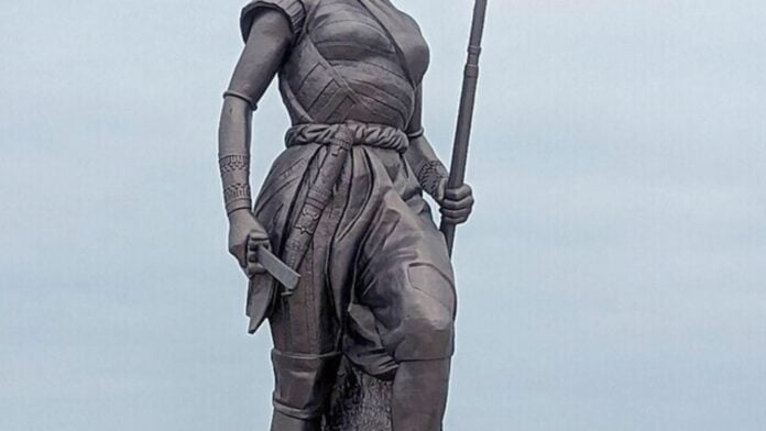Qui étaient les Amazones du Dahomey ? Au Bénin, un monument raconte leur histoire La statue monumentale des Amazones à Cotonou rend hommage aux Agojié, les célèbres guerrières du royaume du Dahomey