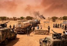 Mali : la junte coincée entre le blocus du JNIM et la crise pétrolière d’Ormuz Illustration blocus terrestre au Mali et la crise mondiale du pétrole.