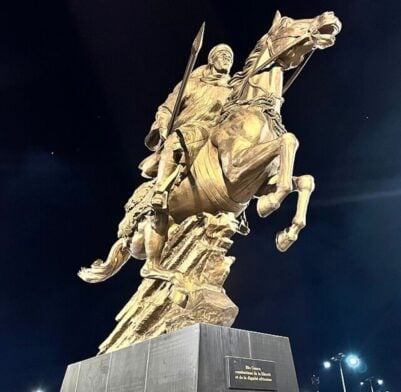 Monument Bio Guera au Bénin