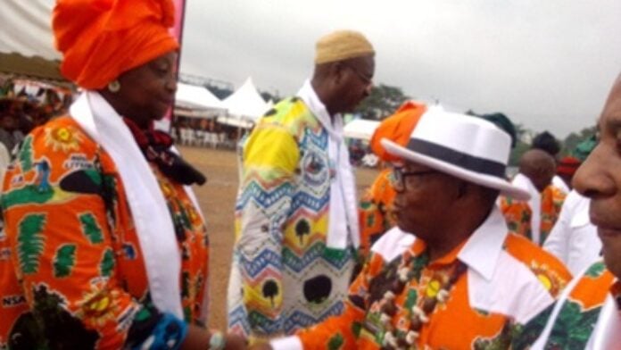 Sa Majesté Mbodi Epée Gaston, Chef supérieur de 1er degré du Canton Bassa du Wouri Sa Majesté Mbodi Epée Gaston, Chef supérieur de 1er degré du Canton Bassa du Wouri