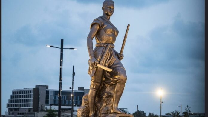 Statue de l'Amazone à Cotonou