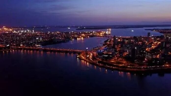 Abidjan vue du ciel la nuit...