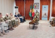 Mali : Assimi Goïta réapparaît après les attaques du 25 avril Assimi Goita recevant l'ambassadeur russe