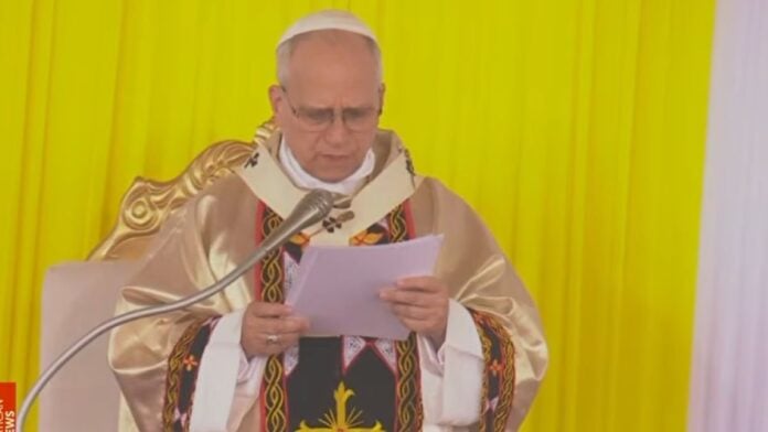 Le pape à l'aéroport de Bemenda au Cameroun