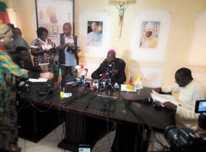 Monseigneur Samuel Kleda face à la presse