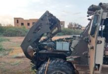 Drones sur Khartoum : la France embarrassée par ses liens militaires avec les Émirats Le système GALIX de fabrication française, visible au-dessus du pare-brise de ce transport de troupe, tire des munitions fumigènes pour cacher le véhicule aux yeux d'assaillant·e·x·s. © Amnesty International