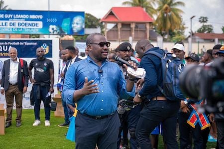 Le Ministre d'Etat Guy Loando Mboyo accueille Véron Mosengo-Omba, Président de la FECOFA, dans son fief de Boende