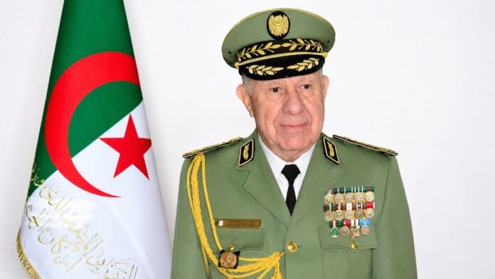 Algerie-Etats-Unis-Said-Chanegriha-cooperation-militaire-non-alignement Portrait du chef d’état-major algérien Saïd Chanegriha, symbole du rôle croissant d’Alger dans les équilibres sécuritaires en Méditerranée et au Sahel.