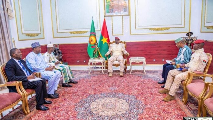 Ibrahim Traoré et les ministres du Commerce de l'AES, ce 15 juin 2026, à Ouagadougou Ibrahim Traoré et les ministres du Commerce de l'AES, ce 15 juin 2026, à Ouagadougou