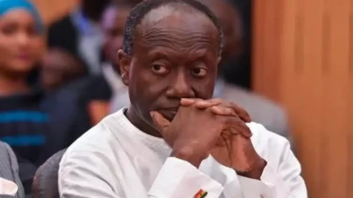 Ken Ofori-Atta Ghana : en fuite, l'ex-ministre des Finances Ken Ofori-Atta obtient la résidence permanente aux États-Unis