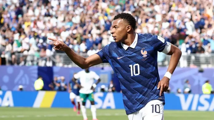 Mondial 2026 : Mbappé entre dans l'histoire et répond avec détachement à ses détracteurs
