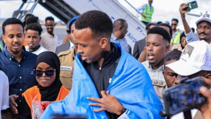 L’arbitre international somalien Omar Abdulkadir Artan Coupe du monde 2026 : retour triomphal à Mogadiscio pour l’arbitre Omar Artan interdit d’entrée aux Etats-Unis
