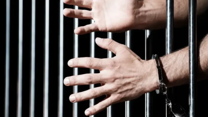 Prison Bénin : 24 mois de prison requis contre un ancien officier français dans une affaire de faux permis