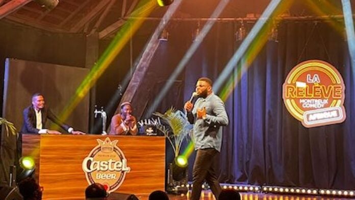 Un des candidats lors des demi finales face aux coachs Juste Parfait et Moussa Petit Sergent L'un des candidats ors des demi-finales face aux coachs Juste Parfait (Congo) et Moussa Petit Sergent (Burkina Faso)