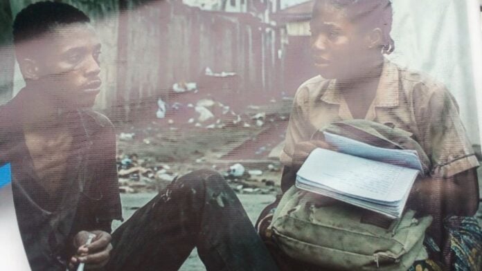 affiche Cameroun, des élèves consomment de la drogue dans la rue affiche Cameroun, des élèves consomment de la drogue dans la rue