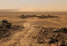 Mali : à Anéfis, l’armée et les Russes pris au piège du verrou de Kidal Avant-poste militaire dans le désert combat proche d'Anéfis au Mali