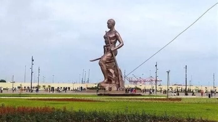 Cotonou, monument de l'Amazone Cotonou, Monument de l'Amazone